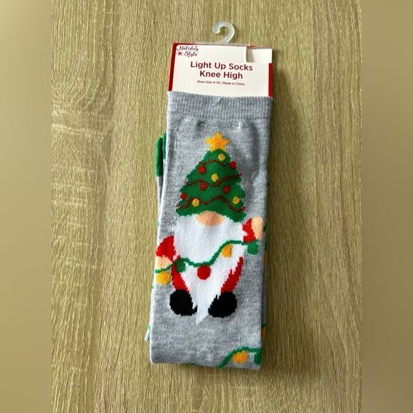 NWT … HOLIDAY STYLE “Light Up” Knee High Socks - Picture 1 of 3